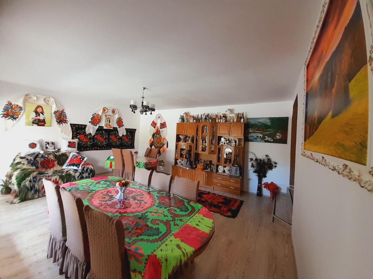 Casa De La Ferma Mariuca Villa Berbesti Luaran gambar