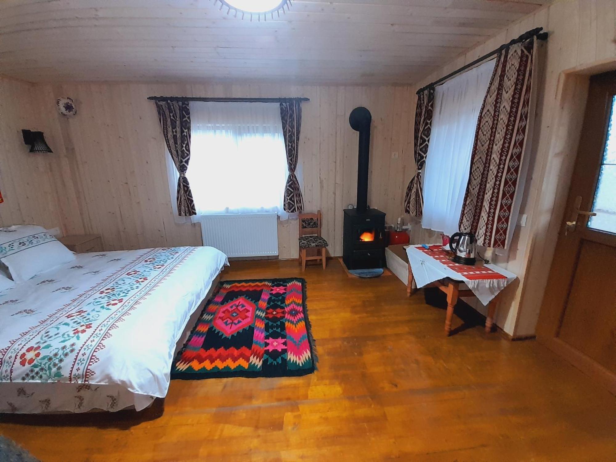 Casa De La Ferma Mariuca Villa Berbesti Luaran gambar
