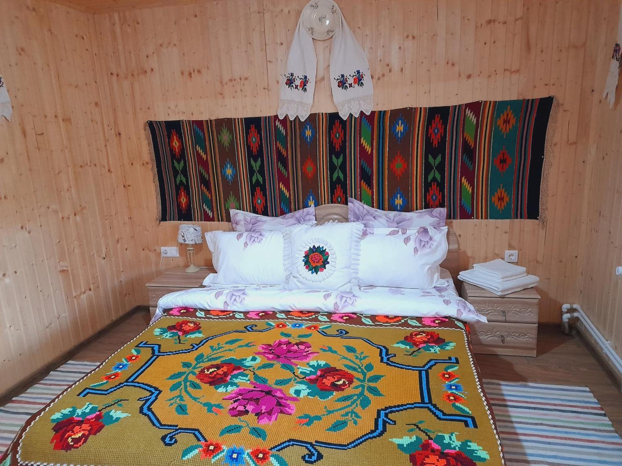 Casa De La Ferma Mariuca Villa Berbesti Bilik gambar